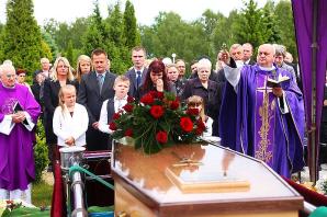 Czy konsul w Sztokholmie Grzegorz Jagielski pomoże zakończyć niemal 3-letni dramat Polki? Kobieta nie wie czy przywieziono ze Szwecji w trumnie jej zmarłego męża Roberta Marcinkowskiego czy kogoś innego?!