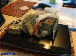 CBŚP rozbiło grupę przestępczą, której członkowie kradli ciągniki i maszyny rolnicze w UE