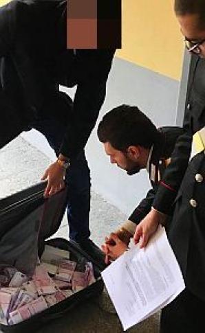 [VIDEO] Who recognizes the fraudsters, who extorted bitcoins from Poles, paying  with counterfeit 500-euro banknotes? The case was reported to the Italian Carabinieri, and criminals search has been started by the detectives from Rutkowski Detective Agency!