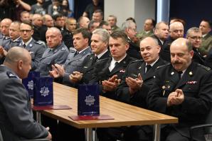 Spotkanie szefa MSWiA z funkcjonariuszami z Małopolski