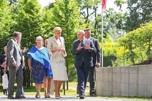 Małżonki Prezydentów Polski i Czech w Muzeum Katyńskim