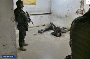 [VIDEO] Województwo Lubuskie: W wyniku współpracy Rutkowskiego z Policją, gang okradający TIR-y z użyciem luksusowych aut rozbity! Akcja z udziałem 200 policjantów z Gorzowa Wlkp., Katowic, Poznania, Szczecina i Wrocławia. Oraz z Czech, Niemiec i Austrii!