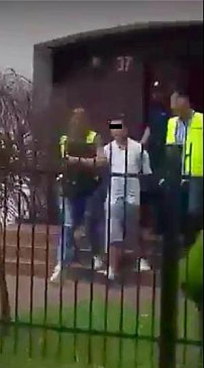 [VIDEO] Herszt grupy porywającej dzieci w Polsce Sebastian J. zakuty w kajdany i zatrzymany! Skuteczna akcja Kuratora Sądowego, Biura Rutkowski, Policji, Prokuratur, Sądów, Straży Pożarnej k. Koszalina. RUTKOWSKI: Trwają poszukiwania 2 dzieci!