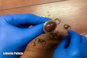 [VIDEO] Okradli seniorkę na 36 tysięcy zł. zatrzymani przez policjantów już zostali aresztowani