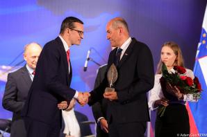 [VIDEO] Premier podczas XXX Forum Ekonomicznego o przyszłości naszego regionu i wyzwaniach, które przed nim stoją. Wspólna konferencja z premierem Ukrainy i spotkanie z premierem Słowenii