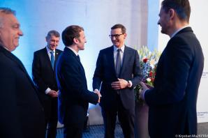 [VIDEO] Premier Mateusz Morawiecki wziął udział w spotkaniu szefów rządów państw Grupy Wyszehradzkiej z prezydentem Francji. Omówiono m.in. kwestie wysokiej ceny gazu i manipulacje ze strony Rosji