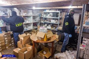 [VIDEO] Gigantyczne ilości podrobionych i przemyconych leków przejęte przez CBŚP