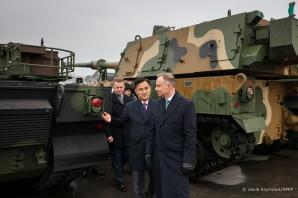 [VIDEO] Prezydent, Wicepremier, oraz Szef BBN: Południowokoreańskie uzbrojenie dla polskiej armii już w Polsce.