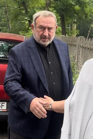 [VIDEO] Rodzina, Prezydent RP, duchowni i artyści pożegnali Janusza Rewińskiego. Na pogrzebie aktora-patrioty zaśpiewał jego syn