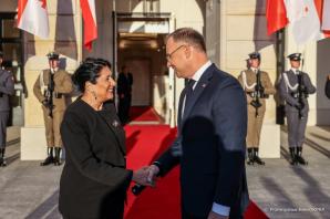 [VIDEO] O bezpieczeństwie w regionie Kaukazu, o Rosji, Ukrainie, Azerbejdżanie i Armenii Prezydent Gruzji rozmawiała w Warszawie z Prezydentem RP