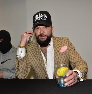 GIGANTYCZNA KRADZIEŻ W POZNANIU. Ze skrytki skradziono biżuterię wartą ponad 2 miliony złotych. Na miejscu Krzysztof Rutkowski