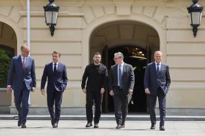 [VIDEO] Premier w Kijowie: wzywamy Rosję do bezwarunkowego zawieszenia broni