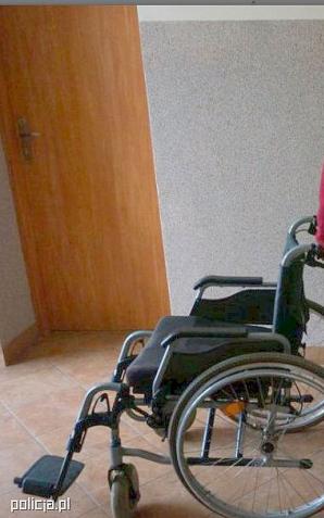 Policjanci odzyskali skradziony wózek inwalidzki - pomogli dziennikarze i mieszkańcy