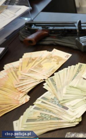 [VIDEO] Międzynarodowi handlarze bronią zatrzymani przez CBŚP 
