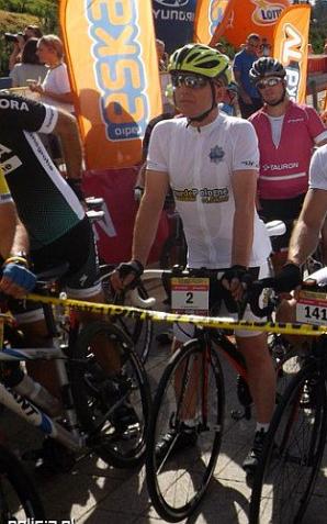 Komendant Główny Policji, nadinspektor Jarosław Szymczyk na trasie 74 Tour de Pologne Amatorów