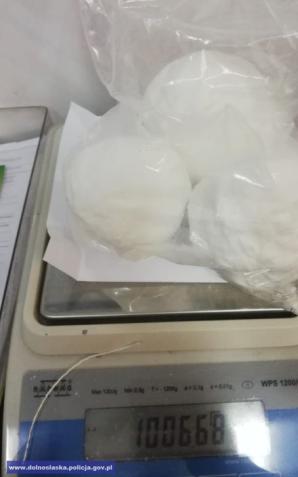 [VIDEO] Policjanci uderzyli w przestępczość narkotykową – przejęli 15 tys. porcji środków odurzających