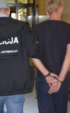 Pijany uciekał policjantom. W samochodzie były małe dzieci