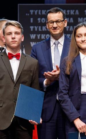 [VIDEO] Premier w Janowie Lubelskim: Wykształcenie jest największym skarbem XXI w.