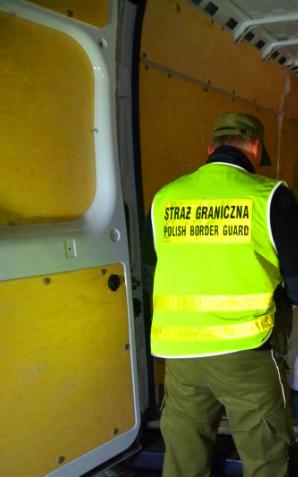 Miała być karma dla kurcząt, był tytoń i alkohol