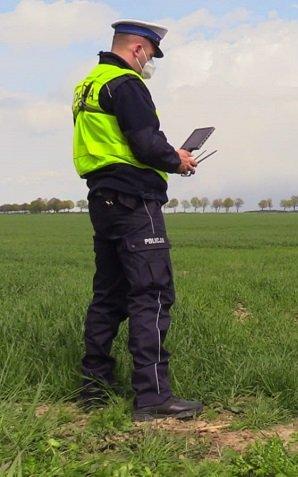 [VIDEO] Mandaty posypały się… z drona. Na terenie powiatu Jaworskiego policjanci prowadzili kontrole drogowe z wykorzystaniem bezzałogowego statku powietrznego