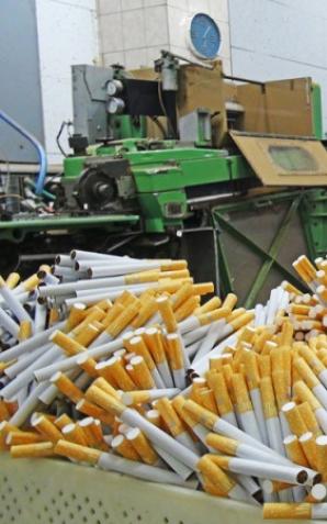 [VIDEO] Rozbita grupa przestępcza, zajmująca się produkcją nielegalnych papierosów i przemycaniem do krajów Europy Zachodniej, m.in.: Niemiec i Wielkiej Brytanii. 