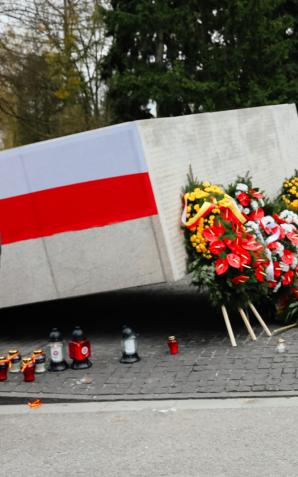 Premier Mateusz Morawiecki uczcił pamięć ofiar w 12. rocznicę tragedii smoleńskiej
