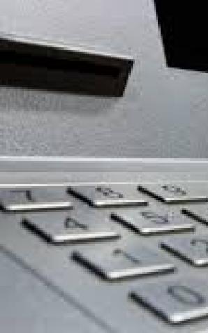 Przywłaszczyła kartę bankową i płaciła nią za swoje zakupy