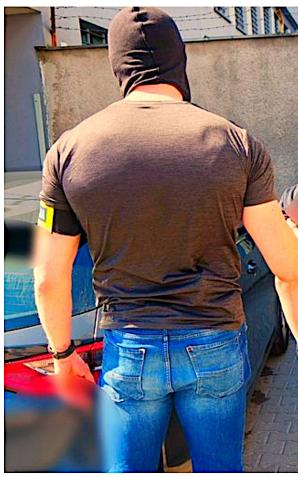 [VIDEO] Agresywny 18-latek zaatakował ratowników medycznych