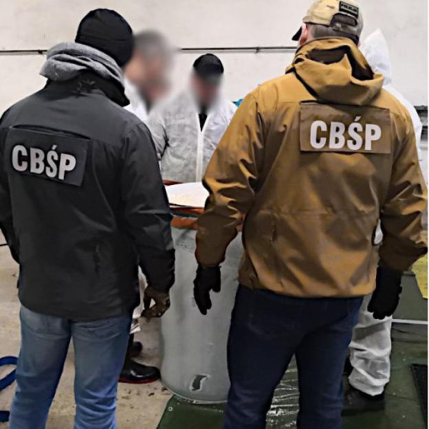 [VIDEO] Dzięki współpracy CBŚP, SG i PK przejęto ukrytą w zamrożonej pulpie ananasowej kokainę wysłanej z Ekwadoru, wartą ponad 3 mld zł