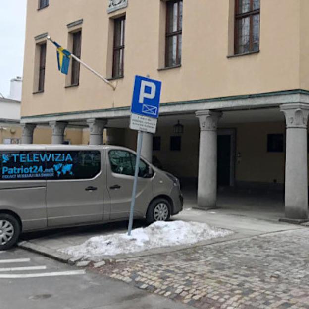 [VIDEO] Zapaliliśmy świecę przed Ambasadą Szwecji w Warszawie sprzeciwiając się zbrodniczej polityce tego kraju odbierającego dzieci naturalnym rodzicom! [PL/SE]