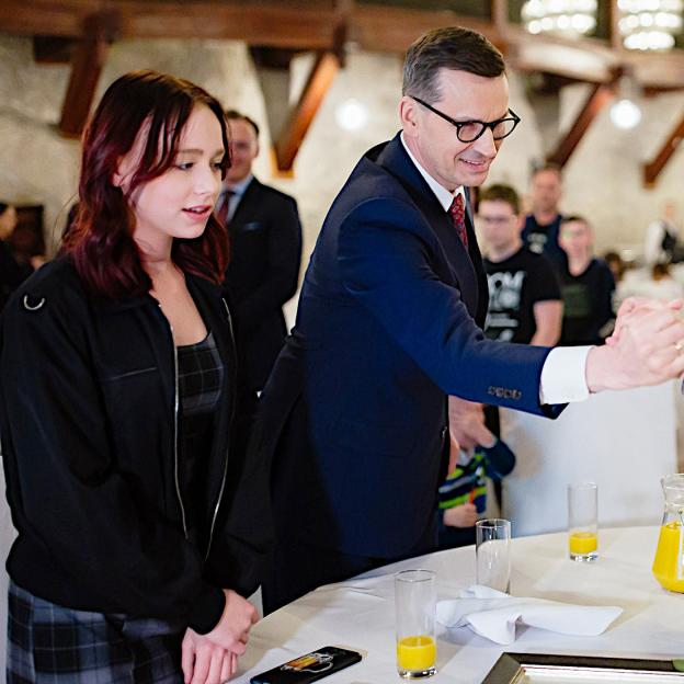 [VIDEO] Premier podczas Gali Rodzicielstwa Zastępczego: jesteście superbohaterami, którzy walczą z nieufnością, traumami i lękami – i przezwyciężacie je