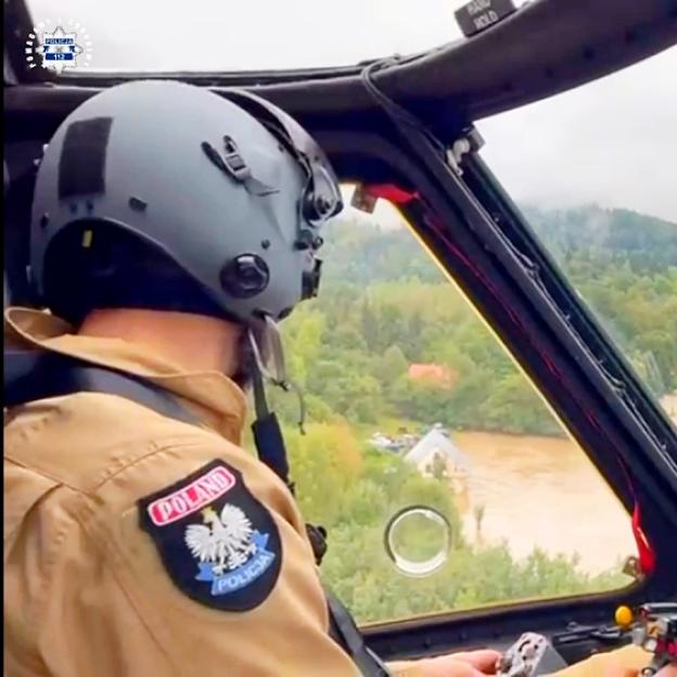 [VIDEO] Policyjne śmigłowce na ratunek powodzianom