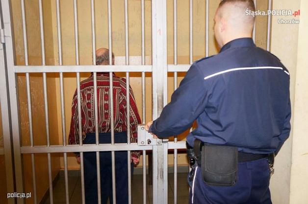 Brutalnie skatowali psa, później wrzucili go do reklamówki! 