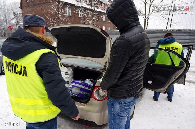 Sprzedawali nieistniejące luksusowe samochody! 