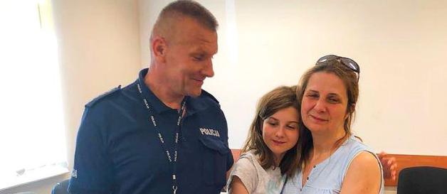 13-latka, która uciekła z Londynu od ojca-milionera do ukochanej Mamy, pod opieką polskiej Policji! Obie stawiły się wczoraj na jednym z komisariatów, by dostosować się do polskiego i europejskiego prawa