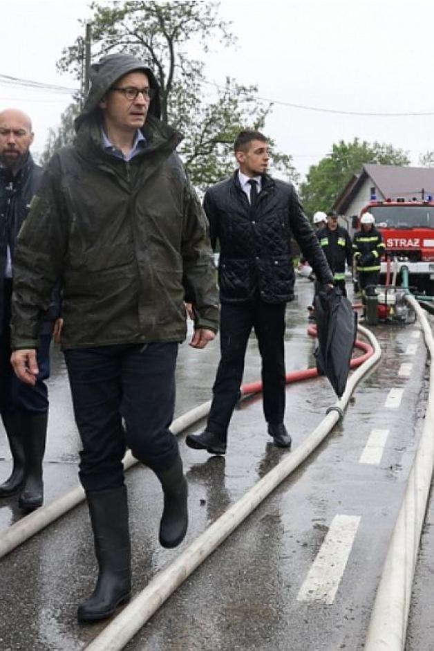 [VIDEO] Premier Mateusz Morawiecki: Na bieżąco monitorujemy zagrożenie powodziowe