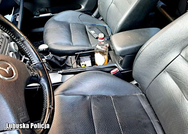 Tragedia była o krok - pijany kierowca o mało nie potrącił ludzi na przejściu dla pieszych