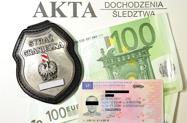 Próbował przekupić funkcjonariuszy SG. Mężczyzna miał ze sobą podrobione litewskie i duńskie prawa jazdy.