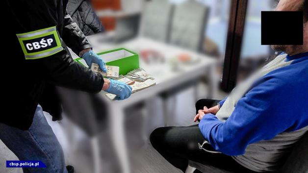 [VIDEO] Gigantyczne ilości podrobionych i przemyconych leków przejęte przez CBŚP
