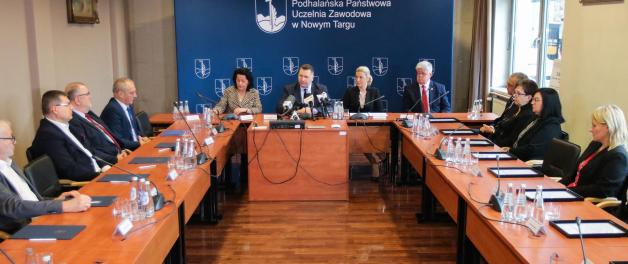 Wizyta ministra Przemysława Czarnka w Podhalańskiej Państwowej Uczelni Zawodowej w Nowym Targu