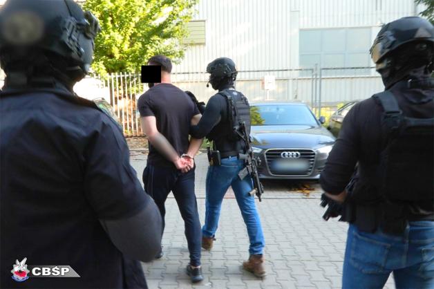 [VIDEO] Ścigany za rozbój na jubilerze w rękach policjantów CBŚP i KWP w Białymstoku